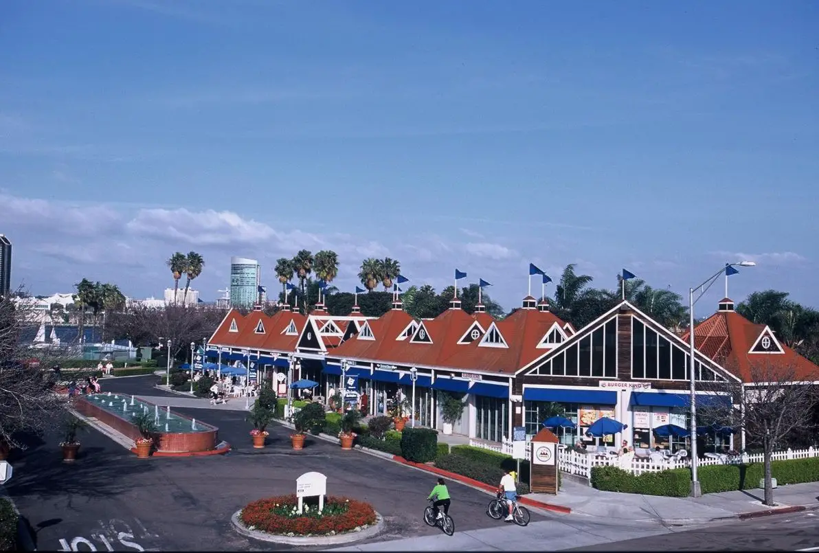 Coronado Ferry Landing Bay Side Specialty Mall - SAN DIEGAN